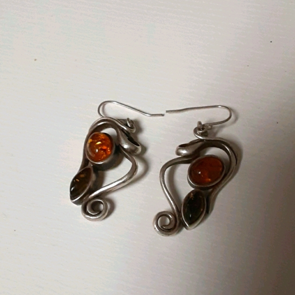 Authentic natural amber set in silver earring